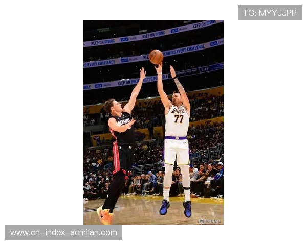 东契奇双线承压:在新赛季的高期望中如何破茧成蝶? 东契奇双线承压:在新赛季的高期望中如何破茧成蝶?