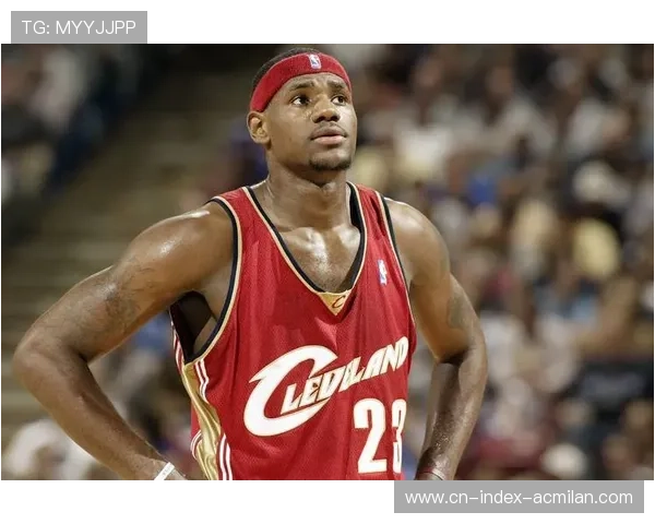 詹姆斯赛后秀出老照片感慨：时光不负努力者