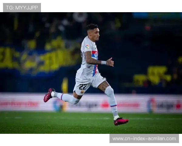 巴萨连续传递渗透到禁区,拉菲尼亚射门偏出 巴萨连续传递渗透到禁区,拉菲尼亚射门偏出